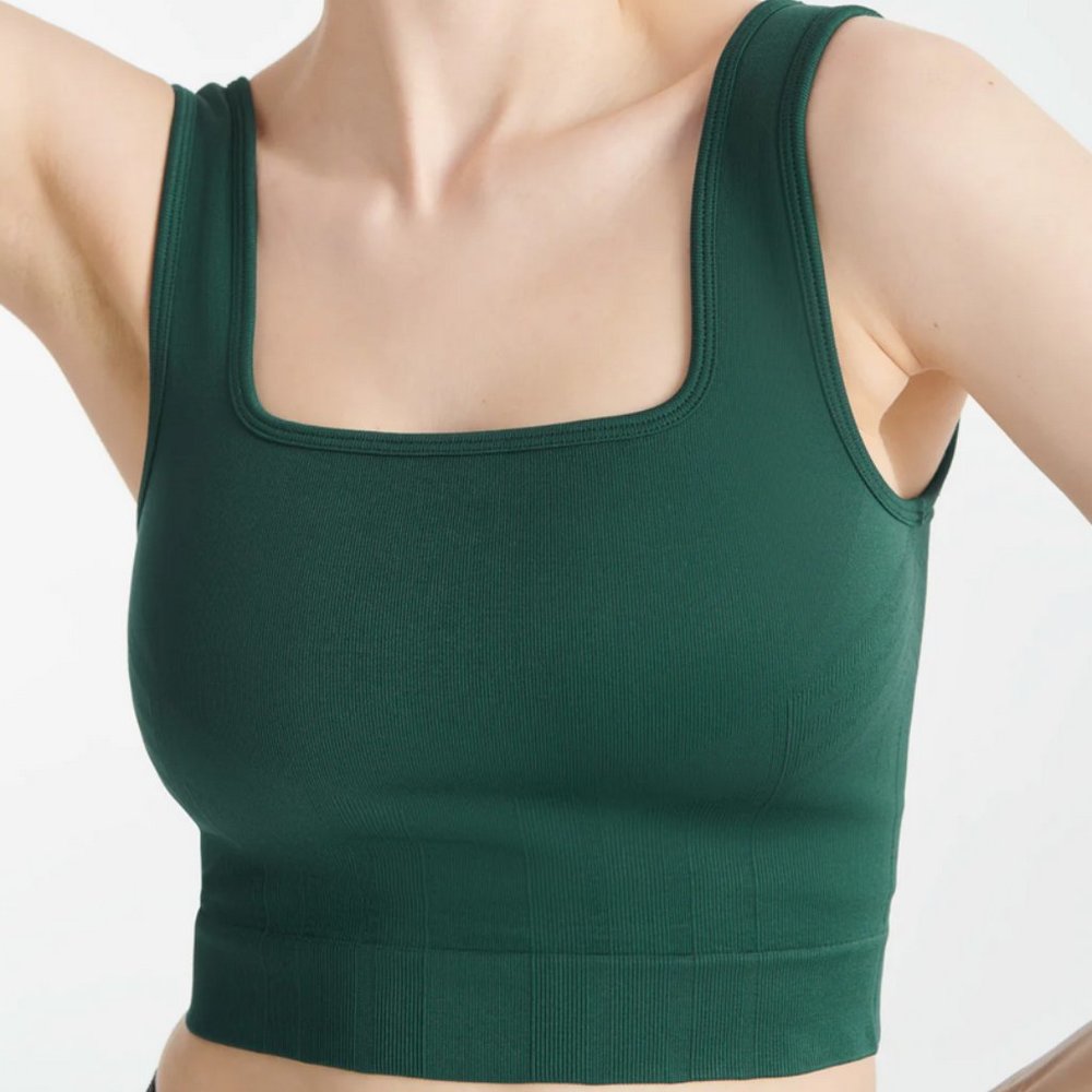 BNWOT Knix Good to Go Seamless Crop tank in Cactus green - Size XL